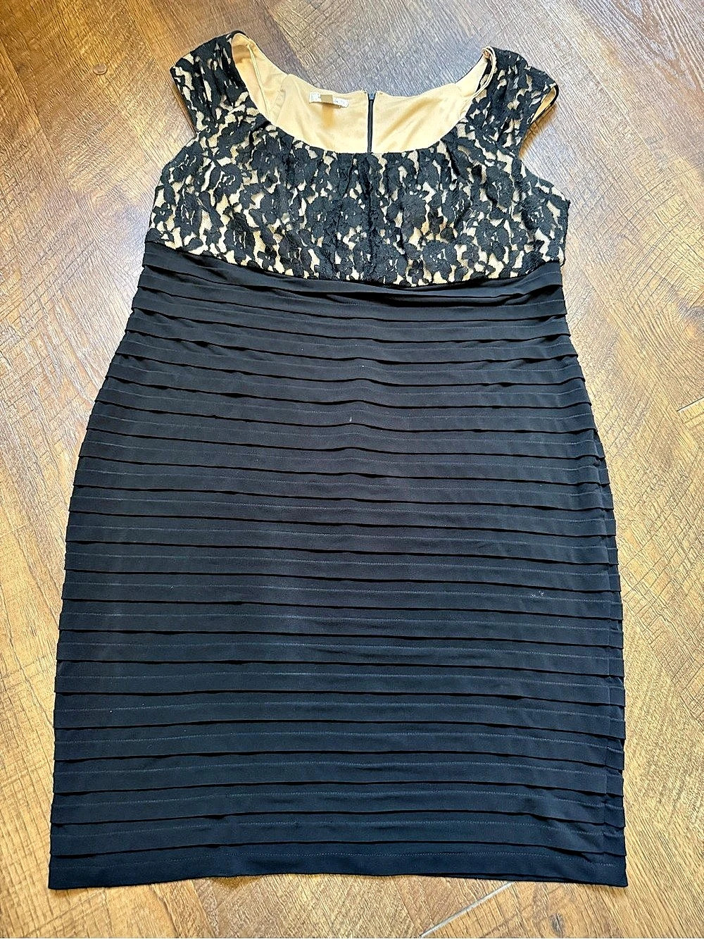dressbarn Black & Cream Lace Bodice Pleated Dress Size 18